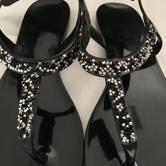Girls Black Faux Leather Rhinestone T-Strap Sandal Sz 7/8 - Picture 2 of 2